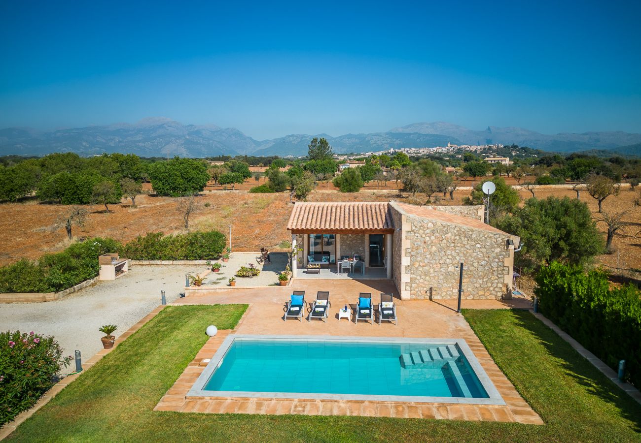 Finca with pool and barbecue in Mallorca.
