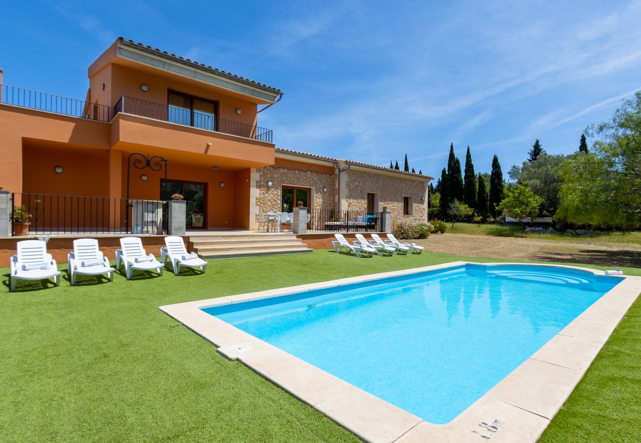 Vacation in Alcudia in a house with Pool