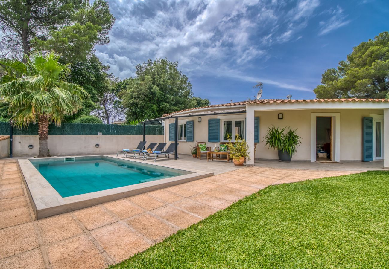 House in the countryside with pool and garden in Mallorca