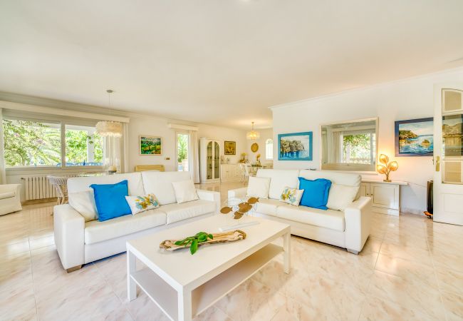 Country house in Colònia de Sant Jordi - Finca near the beach Casa Bonita in Majorca Country house in Colònia de Sant Jordi - Finca near the beach Casa Bonita in Majorca