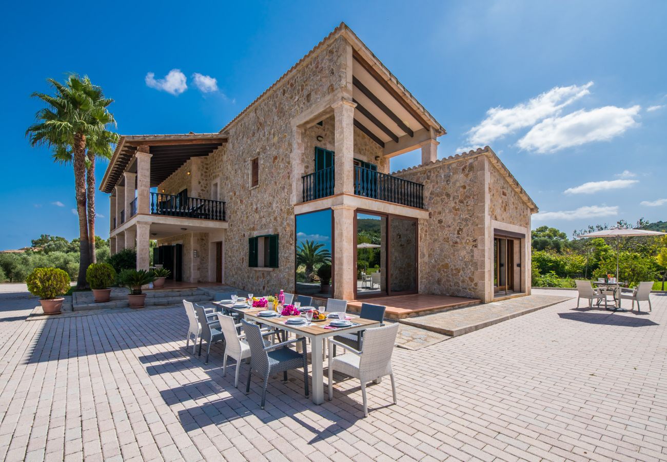 Luxury traditional finca for rent in Alcudia Majorca