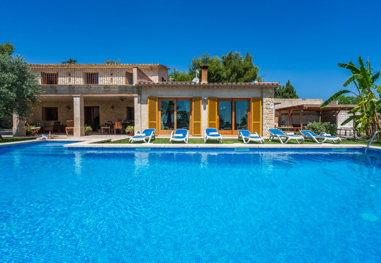 Finca with swimming pool, billiards and table soccer in Mallorca.