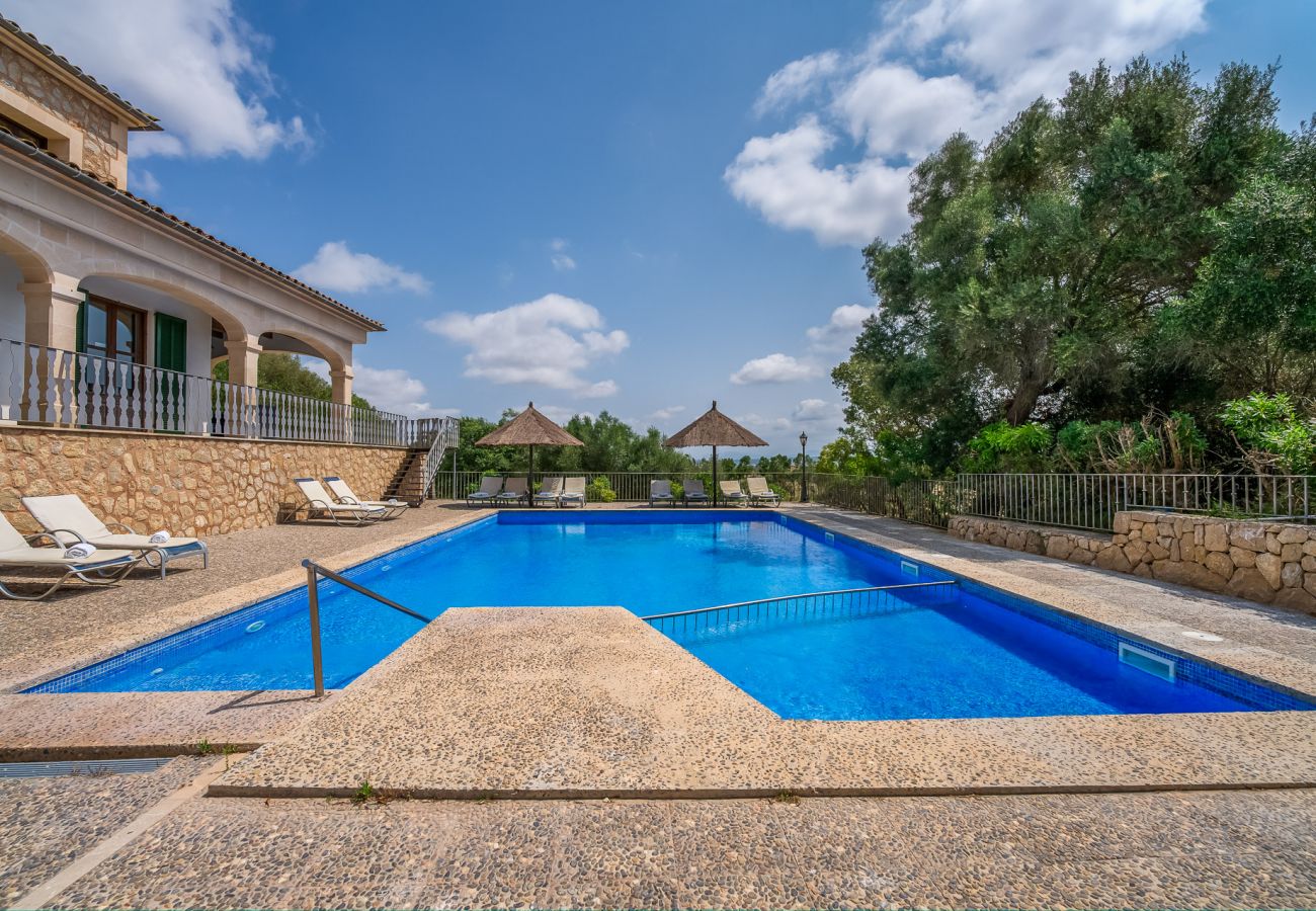 Sa Pleta Finca with pool in Petra Majorca for rent