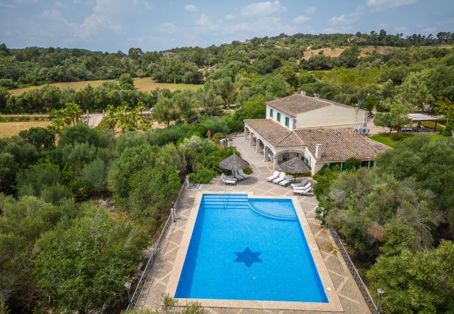 Enjoy with pool and barbecue close to the beach in Mallorca