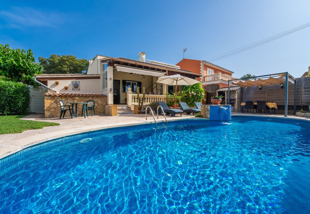 House in Alcudia with pool and barbecue.