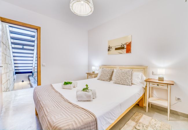 House in Sa Pobla - Design apartment Mercat 16 centrally located in Mallorca. House in Sa Pobla - Design apartment Mercat 16 centrally located in Mallorca.