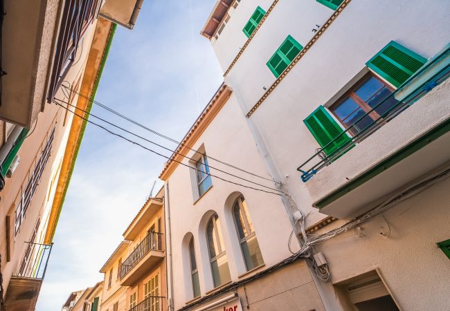 House in Sa Pobla - Design apartment Mercat 16 centrally located in Mallorca. House in Sa Pobla - Design apartment Mercat 16 centrally located in Mallorca.