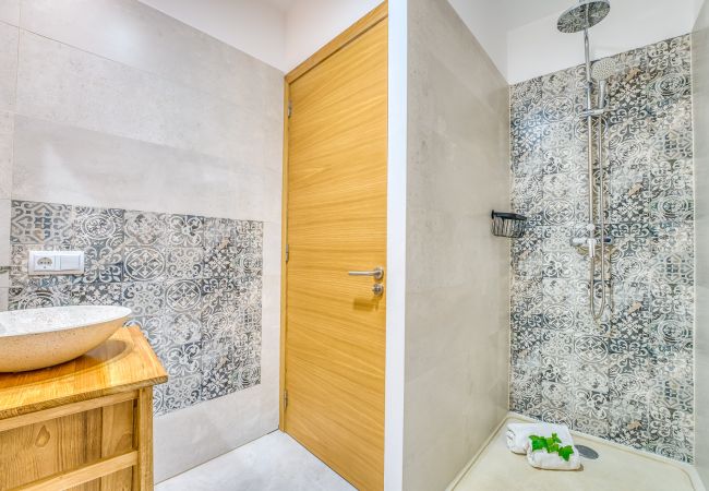 House in Sa Pobla - Design apartment Mercat 16 centrally located in Mallorca. House in Sa Pobla - Design apartment Mercat 16 centrally located in Mallorca.