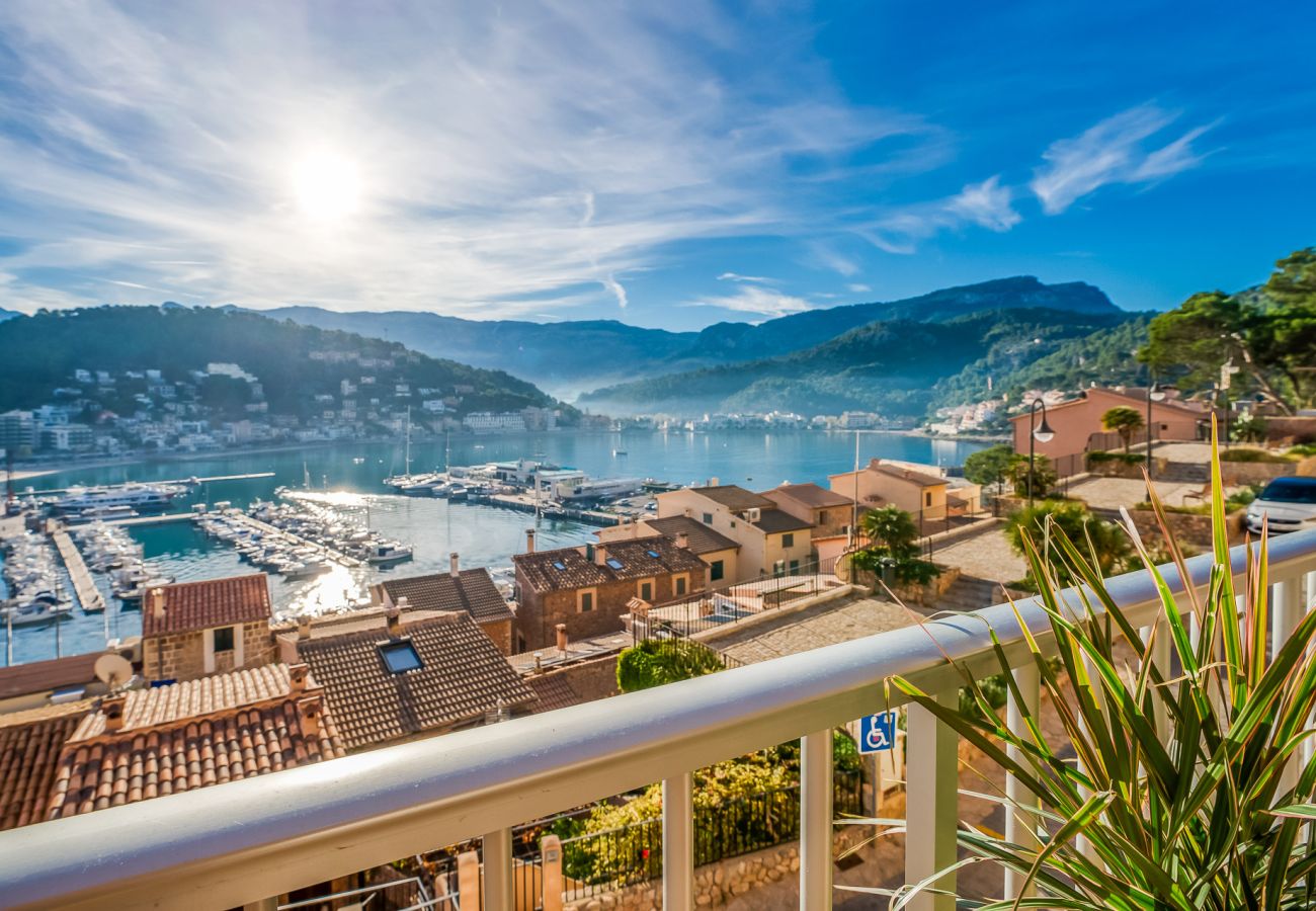 Apartment with sea view terrace in Puerto Soller