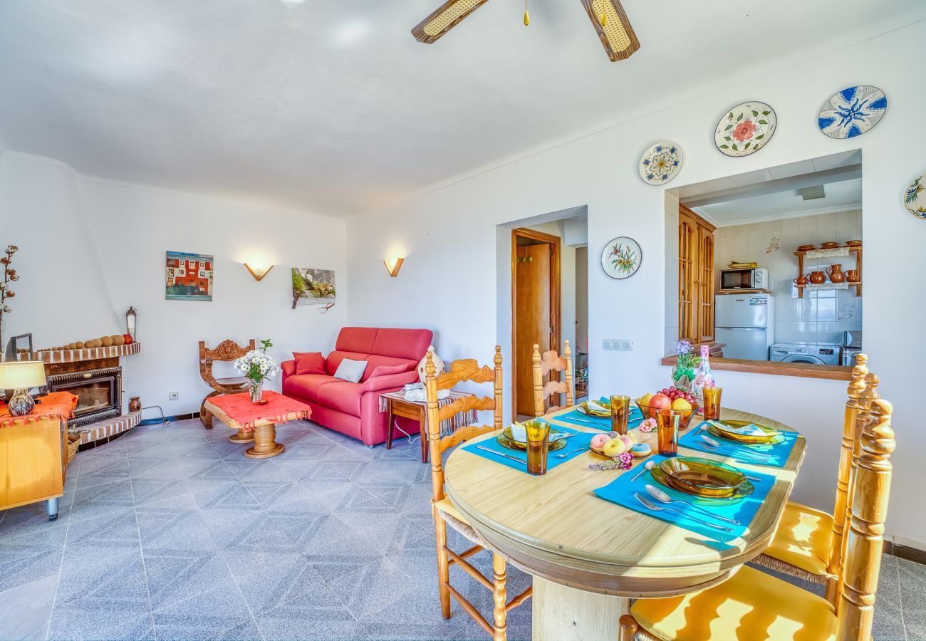 Enjoy peace and sea views at Casa Sa Nau, Betlem