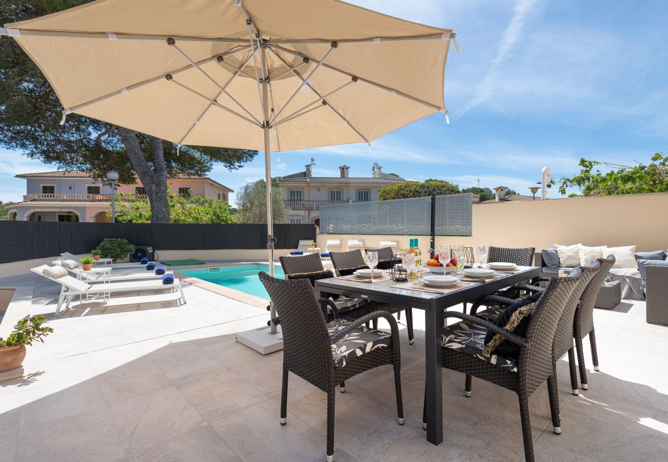 Enjoy peace and proximity to the beach at Villa Hilary, Muro