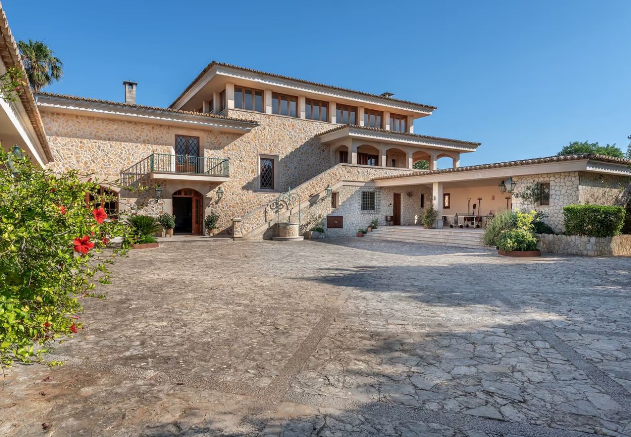 Spacious terrace with stunning views over Costitx and the Serra de Tramuntana
