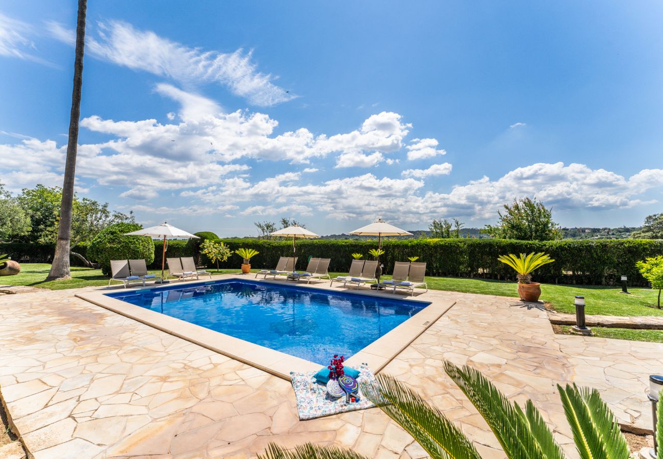 Finca for 12 people in Mallorca