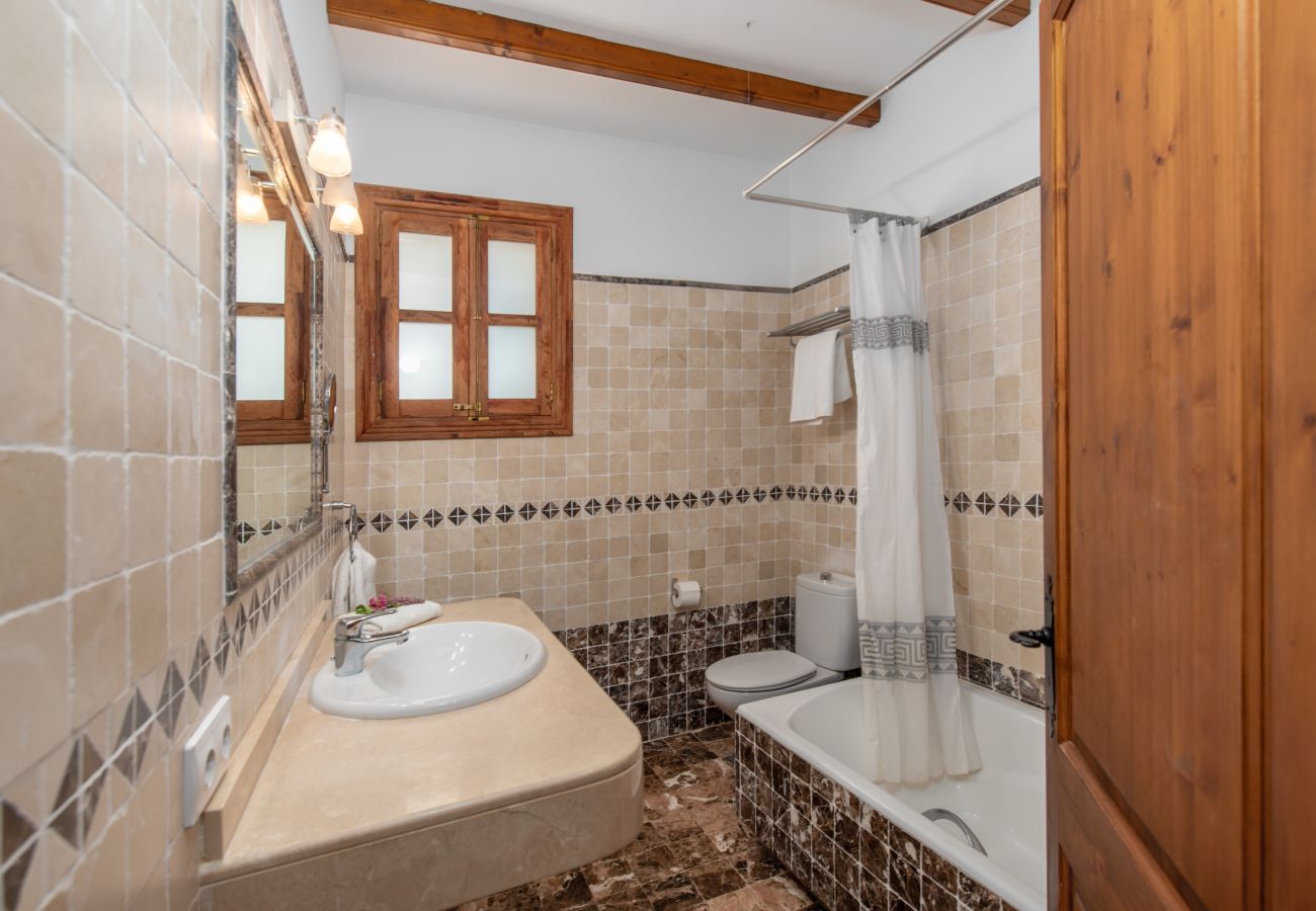 Country house in Petra - Rural finca Son Capellet in Majorca with swimming pool and barbecue