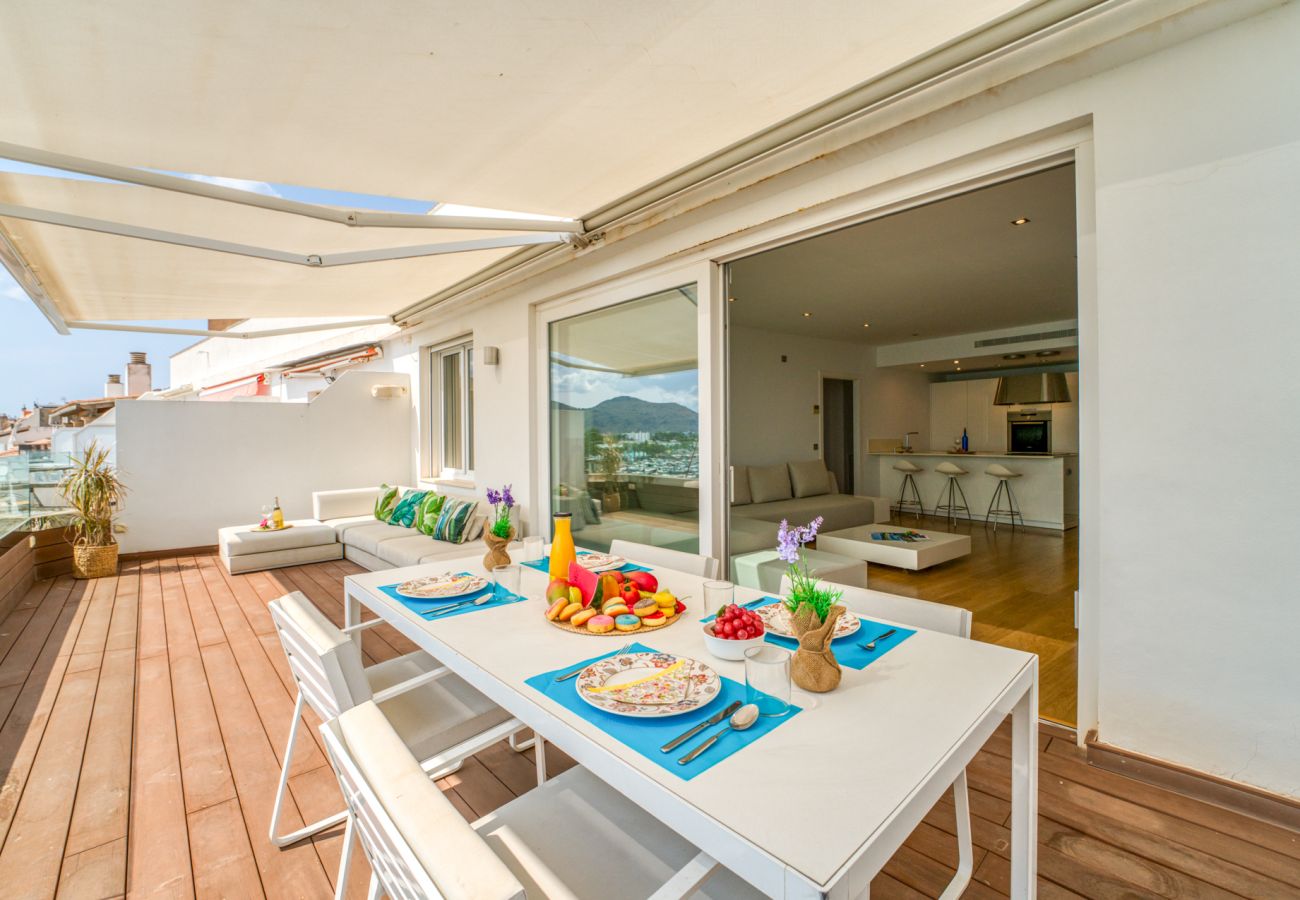 Apartment in Puerto de Alcudia - Blue Blue Apartment in front line of Alcudia harbor	