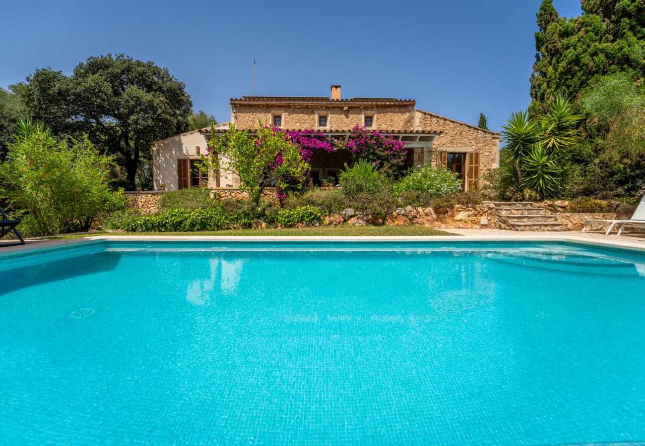 Rustic house with garden and pool in Porto Cristo