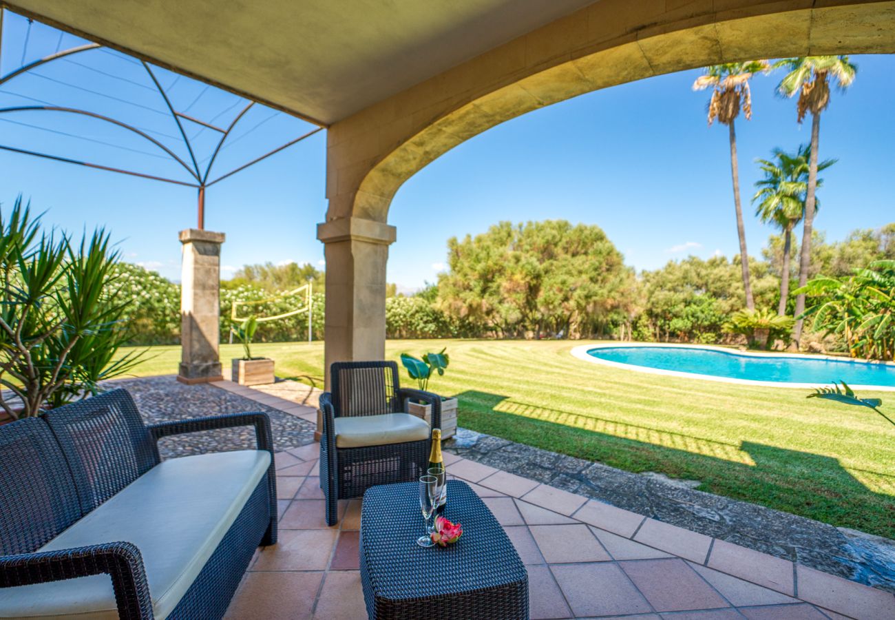 Finca with large pool and BBQ in Muro