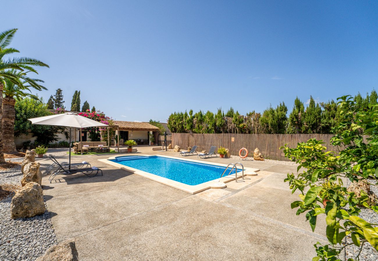 Finca for 4 guests with private pool in Sa Pobla
