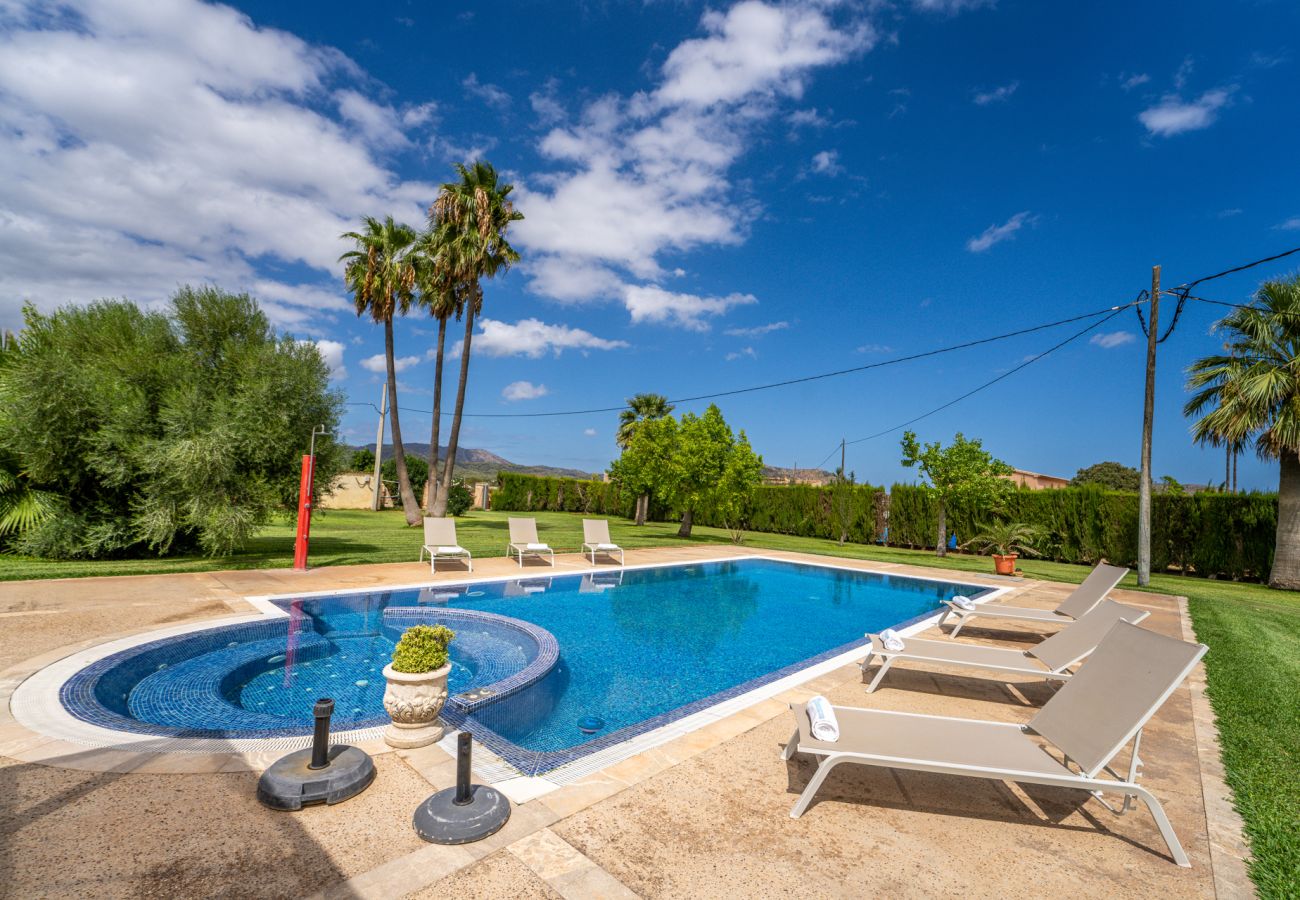 Chalet in Sa Pobla - Finca with pool and jacuzzi in Son Crestes, Sa Pobla